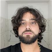 Profesor que enseña desde cero la gramática española